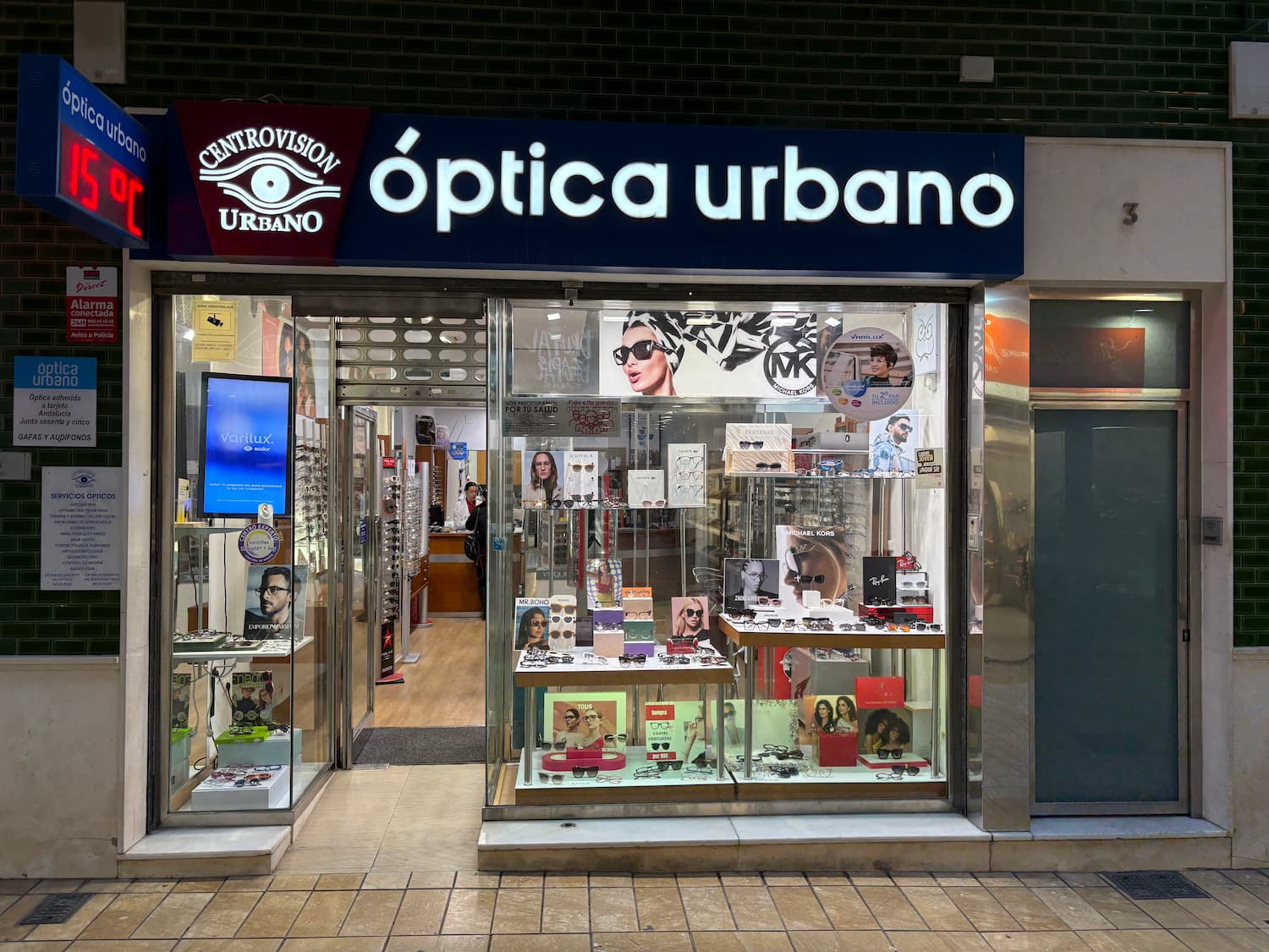 Fachada de Centrovisión Urbano - Centro